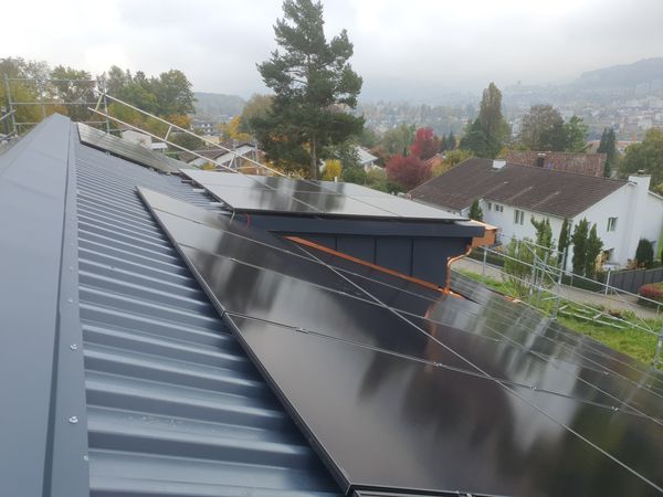 PV-Anlage auf Blechdach