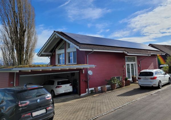 Einfamilienhaus mit PV-Anlage